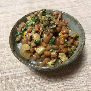 柚子皮香る！セロリの納豆ごはん